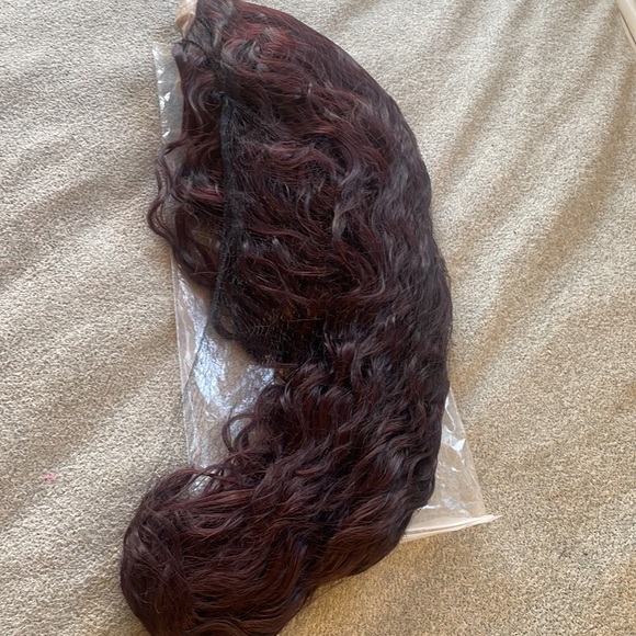 - 💫22” BURGUNDY BEACH WAVY LACE FRONT WIG💫 *NWT